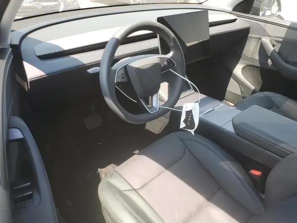 7SAYGDEE6TF360859 2026 TESLA MODEL Y - Image 8