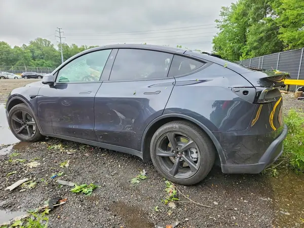 7SAYGDEE6TF399452 2026 TESLA MODEL Y - Image 2