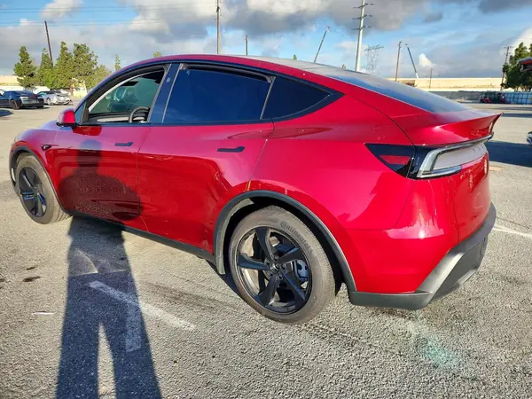 7SAYGDEE6TF562598 2026 TESLA MODEL Y - Image 2