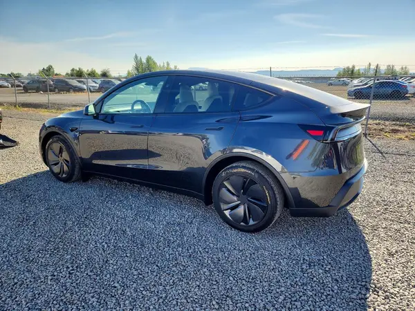 7SAYGDEE6TF648574 2026 TESLA MODEL Y - Image 2