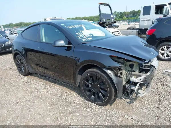 7SAYGDEE7NA017414 2022 TESLA MODEL Y - Image 1