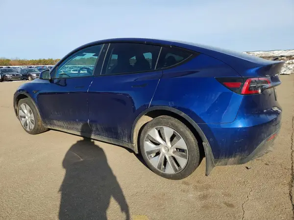 7SAYGDEE7NA018076 2022 TESLA MODEL Y - Image 2