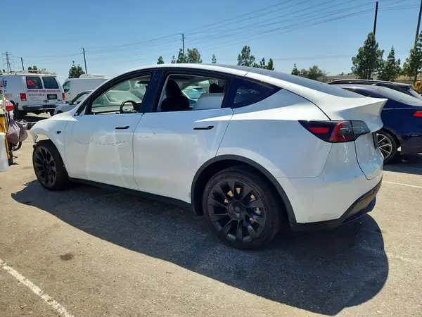 7SAYGDEE7NA020927 2022 TESLA MODEL Y - Image 2