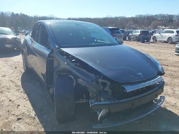 7SAYGDEE7NA021818 2022 TESLA MODEL Y - Image 1