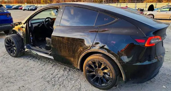 7SAYGDEE7NF308885 2022 TESLA MODEL Y - Image 2