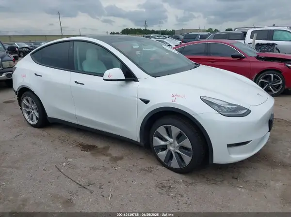 7SAYGDEE7NF310555 2022 TESLA MODEL Y - Image 1