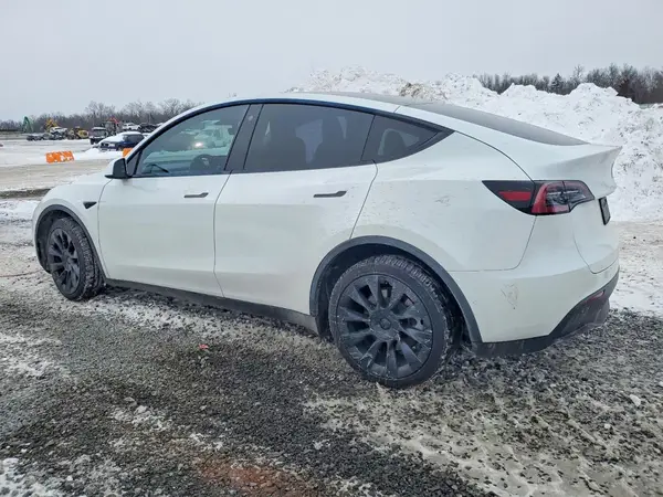7SAYGDEE7NF311253 2022 TESLA MODEL Y - Image 2