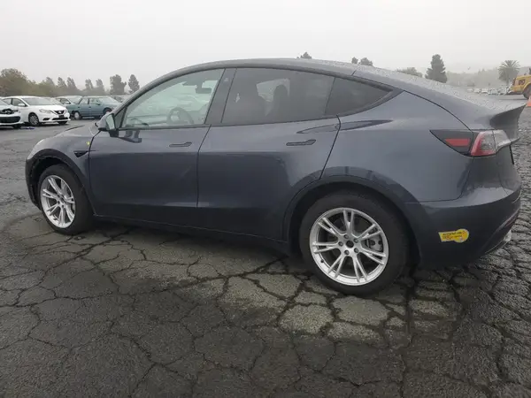 7SAYGDEE7NF315934 2022 TESLA MODEL Y - Image 2