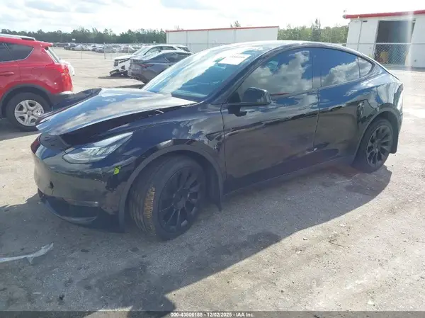 7SAYGDEE7NF319241 2022 TESLA MODEL Y - Image 2