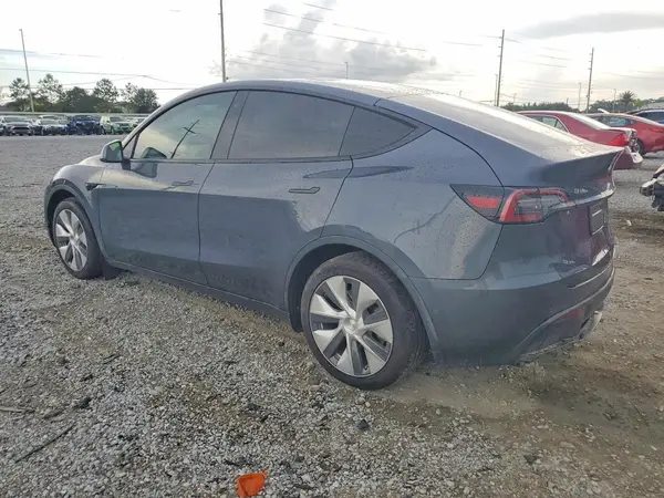 7SAYGDEE7NF321359 2022 TESLA MODEL Y - Image 2