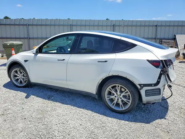 7SAYGDEE7NF327839 2022 TESLA MODEL Y - Image 2