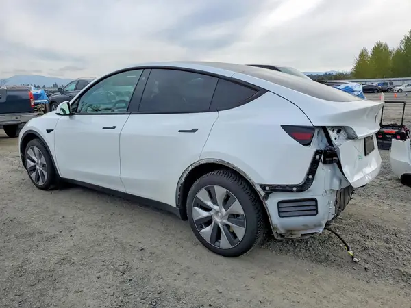 7SAYGDEE7NF329915 2022 TESLA MODEL Y - Image 2