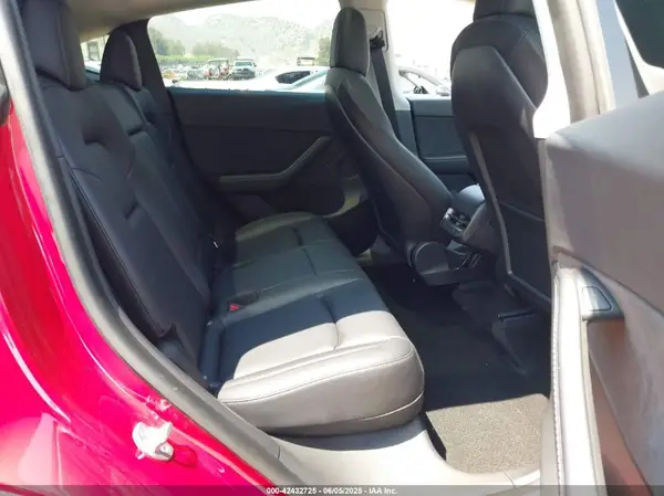 7SAYGDEE7NF351901 2022 TESLA MODEL Y - Image 8