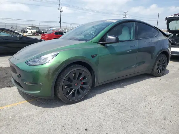 7SAYGDEE7NF352000 2022 TESLA MODEL Y - Image 1