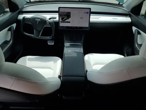 7SAYGDEE7NF352000 2022 TESLA MODEL Y - Image 8