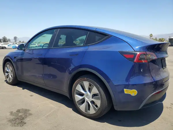 7SAYGDEE7NF354068 2022 TESLA MODEL Y - Image 2