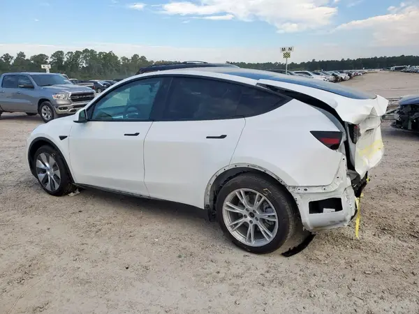7SAYGDEE7NF354815 2022 TESLA MODEL Y - Image 2