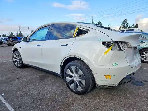 7SAYGDEE7NF355804 2022 TESLA MODEL Y - Image 2