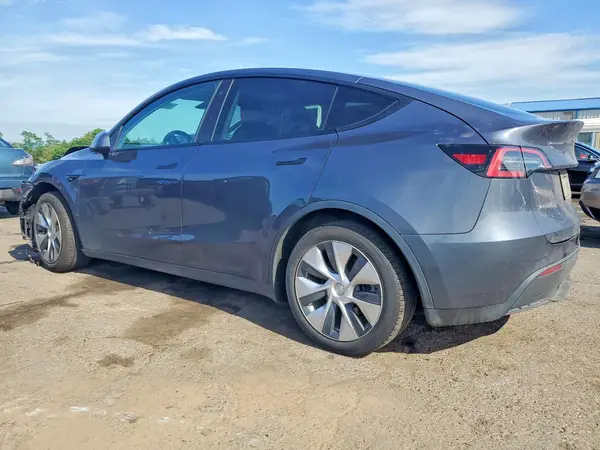 7SAYGDEE7NF357438 2022 TESLA MODEL Y - Image 2