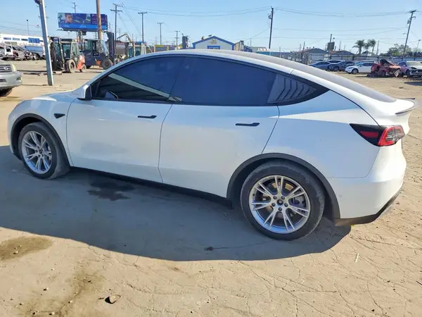 7SAYGDEE7NF360873 2022 TESLA MODEL Y - Image 2