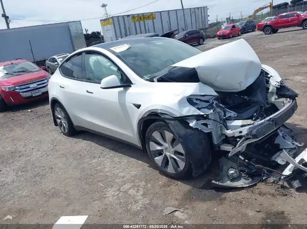 7SAYGDEE7NF363238 2022 TESLA MODEL Y - Image 1