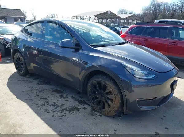 7SAYGDEE7NF363949 2022 TESLA MODEL Y - Image 1