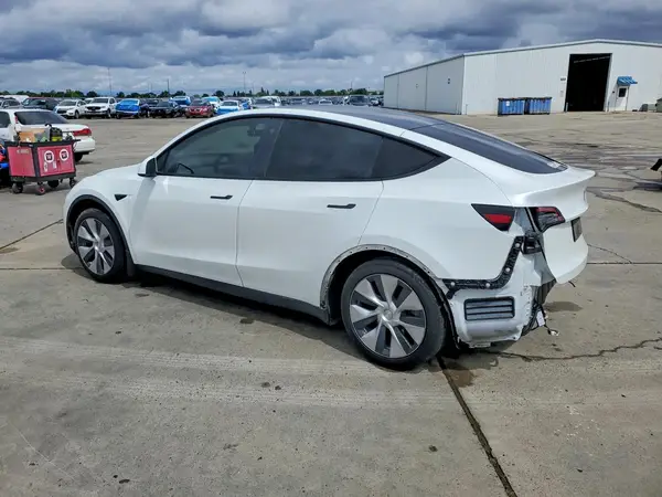 7SAYGDEE7NF363997 2022 TESLA MODEL Y - Image 2