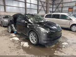 7SAYGDEE7NF365667 2022 TESLA MODEL Y