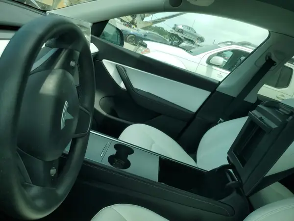 7SAYGDEE7NF367290 2022 TESLA MODEL Y - Image 8