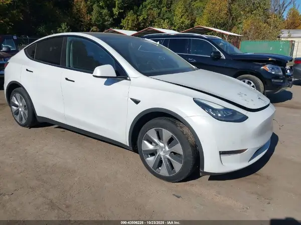 7SAYGDEE7NF368293 2022 TESLA MODEL Y - Image 1