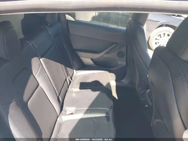 7SAYGDEE7NF368293 2022 TESLA MODEL Y - Image 8