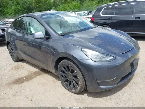 7SAYGDEE7NF372733 2022 TESLA MODEL Y - Image 1