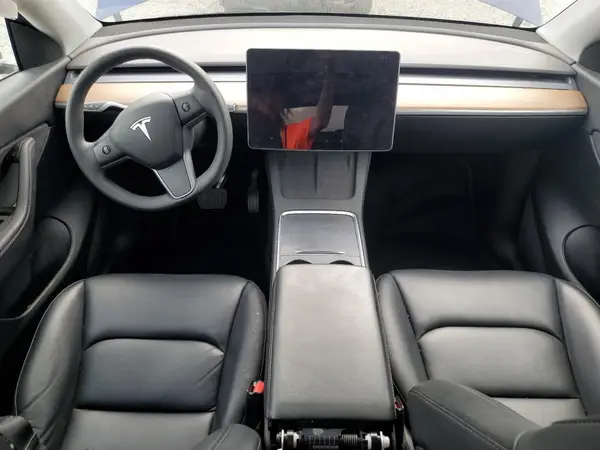 7SAYGDEE7NF373980 2022 TESLA MODEL Y - Image 8