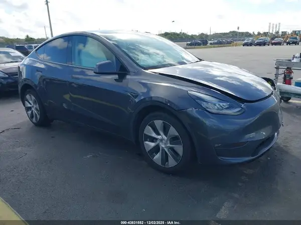 7SAYGDEE7NF374420 2022 TESLA MODEL Y - Image 1