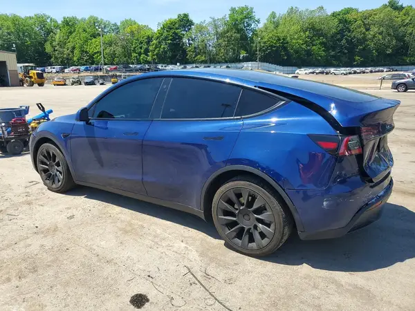 7SAYGDEE7NF381447 2022 TESLA MODEL Y - Image 2