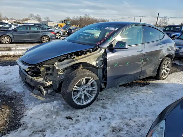 7SAYGDEE7NF384820 2022 TESLA MODEL Y - Image 1