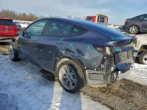 7SAYGDEE7NF384820 2022 TESLA MODEL Y - Image 2