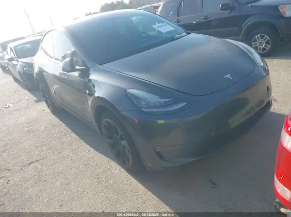 7SAYGDEE7NF386681 2022 TESLA MODEL Y - Image 1