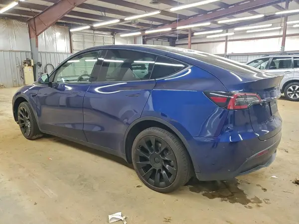 7SAYGDEE7NF386728 2022 TESLA MODEL Y - Image 2