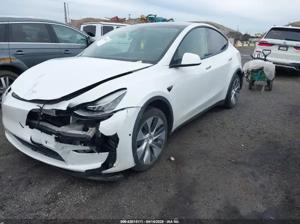 7SAYGDEE7NF389788 2022 TESLA MODEL Y - Image 2