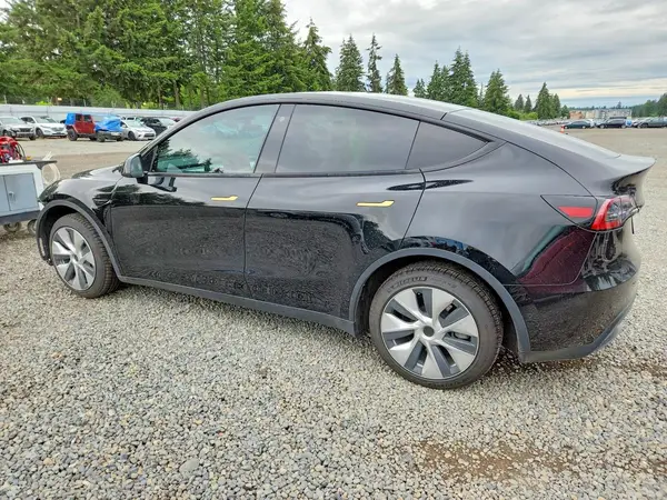 7SAYGDEE7NF393839 2022 TESLA MODEL Y - Image 2