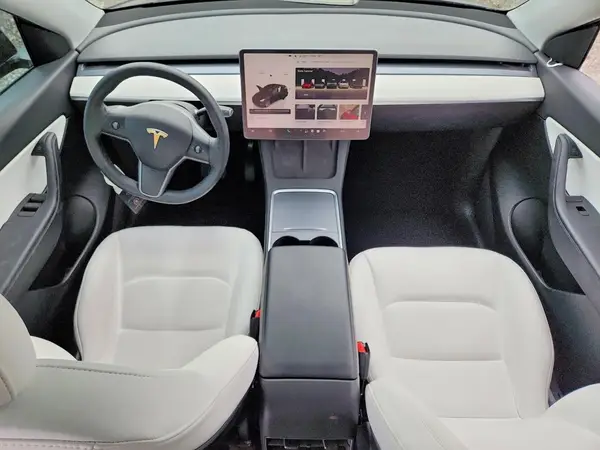 7SAYGDEE7NF393839 2022 TESLA MODEL Y - Image 8
