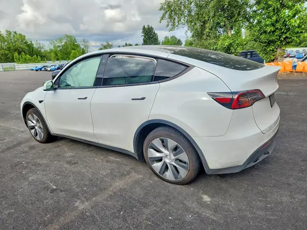 7SAYGDEE7NF407240 2022 TESLA MODEL Y - Image 2