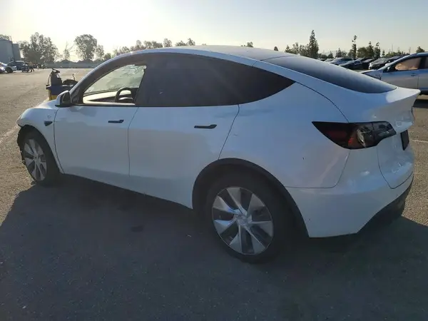 7SAYGDEE7NF408260 2022 TESLA MODEL Y - Image 2