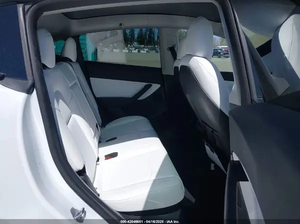 7SAYGDEE7NF418223 2022 TESLA MODEL Y - Image 8