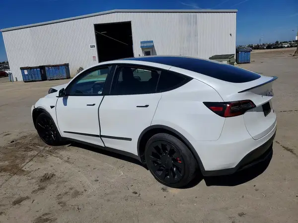 7SAYGDEE7NF424071 2022 TESLA MODEL Y - Image 2