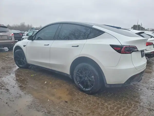 7SAYGDEE7NF424989 2022 TESLA MODEL Y - Image 2