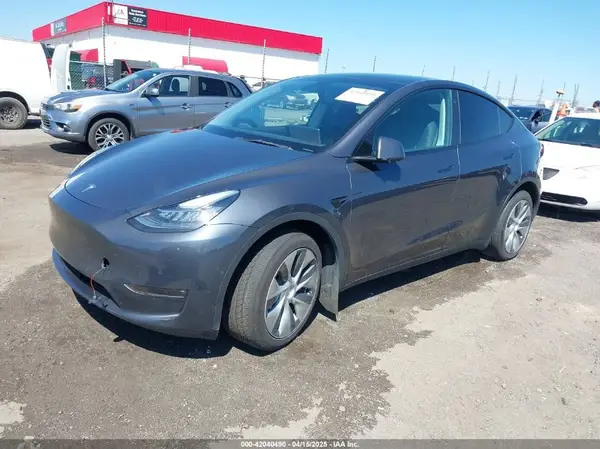7SAYGDEE7NF426404 2022 TESLA MODEL Y - Image 2