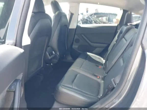 7SAYGDEE7NF426404 2022 TESLA MODEL Y - Image 8