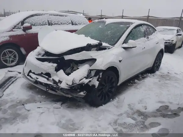 7SAYGDEE7NF427827 2022 TESLA MODEL Y - Image 2